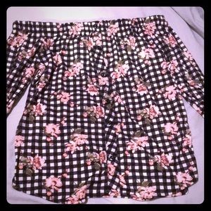 😐😐Off the shoulder medium length sleeves😐😐